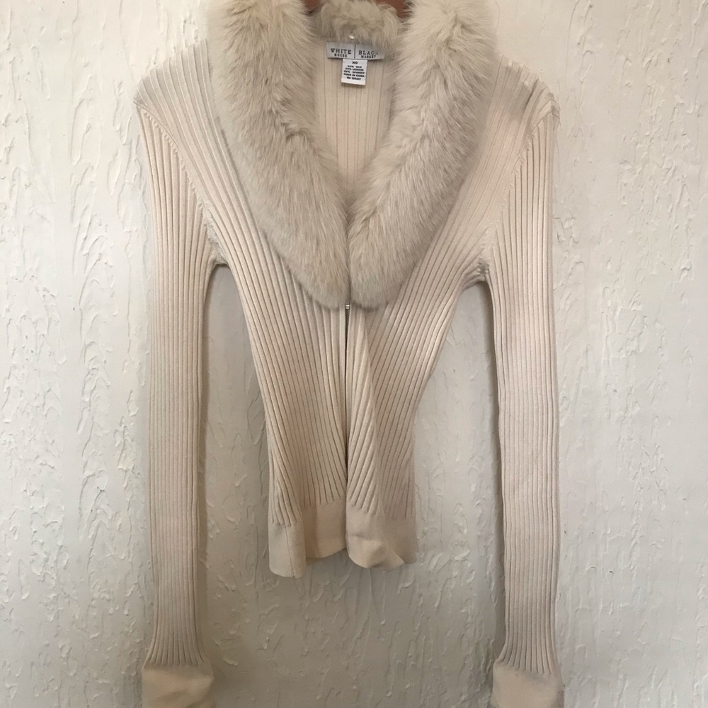 RARE WHITE HOUSE BLACK MARKET FUR COLLAR SWEATER